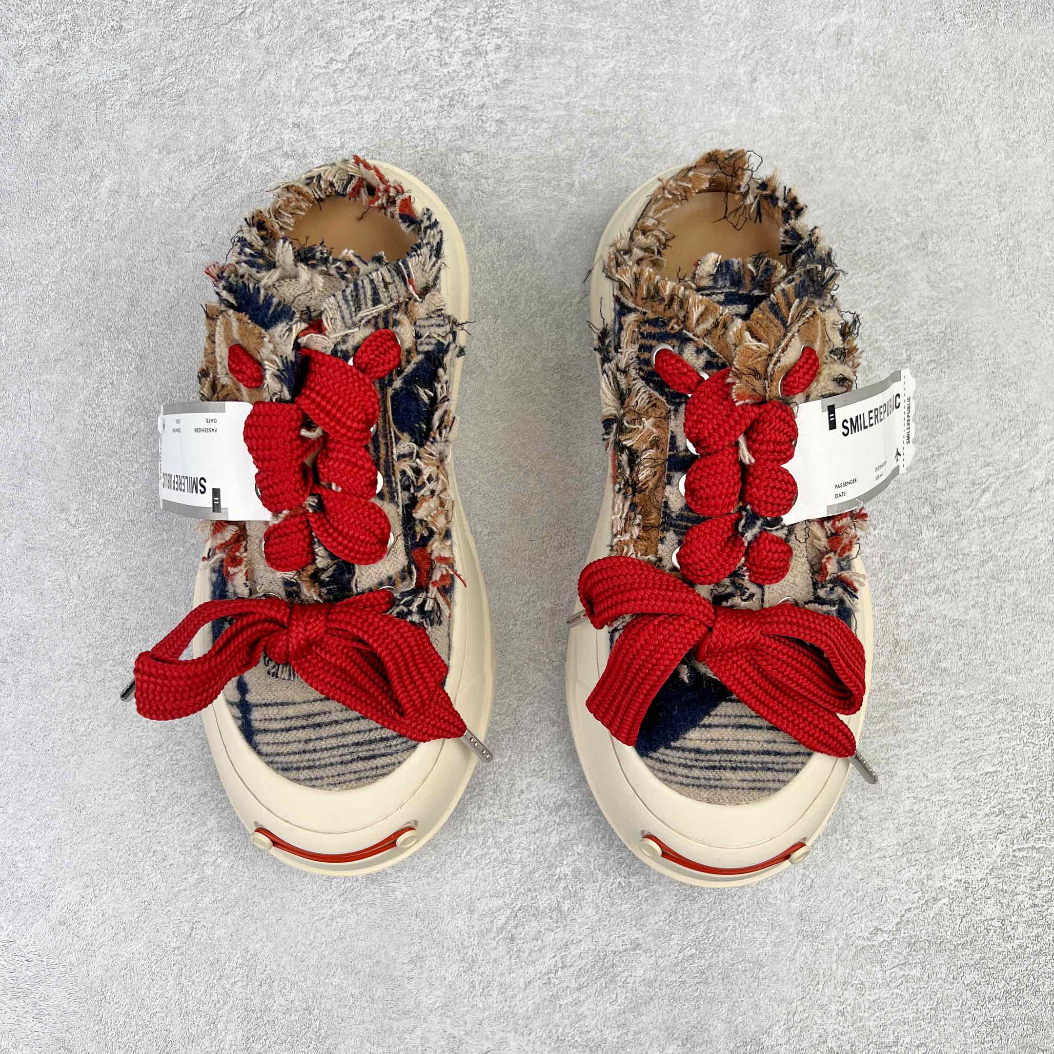 图片[2]-＃开春福利 SMILEREPUBLIC檀健次同款经典新款起司猫低帮开口笑厚底帆布鞋 新晋街头鞋履品牌SMILEREPUBLIC Canvas 系列 以 SMILE 为灵感来源 捕捉潮流 主打柔软的帆布设计 有裁切的羊毛流苏与独特编织技艺 超软水染牛皮内里 注塑成型鞋垫 4cm厘米外增高效果橡胶鞋底 尺码：35 36 37 38 39 40 41 42 43 44-选品中心