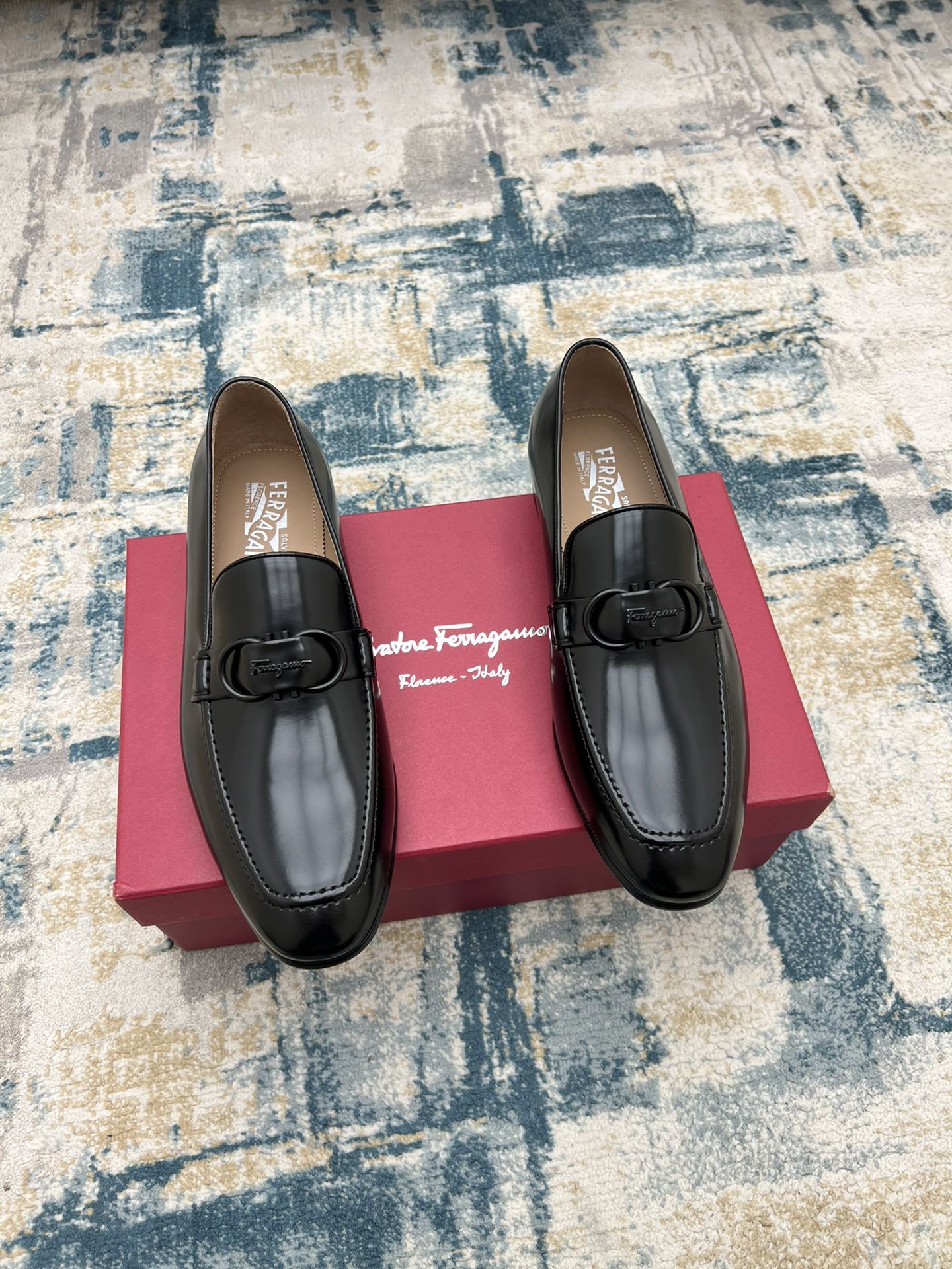 NO:270897,Ferragam~ Size 38-45 F Home Official Website simultaneous new products for men's formal leather shoes, perfect workmanship, top-notch reproduction, using imported Italian calfskin design, ancient hand-colored color-changing with original hardware buckle, cowhide lining/foot pad, imported original luxury leather sole, comparable to the counter, welcome to compare!  (38 and 45 custom made without return or exchange), ferragamo, fendi, cowhide, Leather soles19860909Ferragam～ 码数38-45  F家官网同步新品男士正装皮鞋,完美做工,顶级复刻,采用进口意大利小牛皮设计,古法手工改色搭配原版五金扣饰,牛皮内里/垫脚,进口原版奢华真皮大底,媲美专柜,欢迎对比！（38和45定做不退换）,,ferragamo,fendi,cowhide,Leather soles,Men's shoes