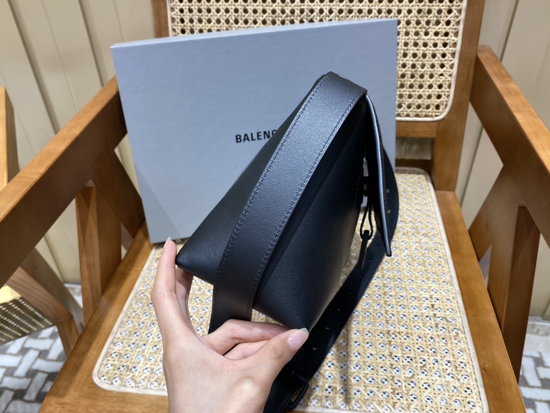 Balenciaga Downtown 29CM BAG 671353黑色/黑扣