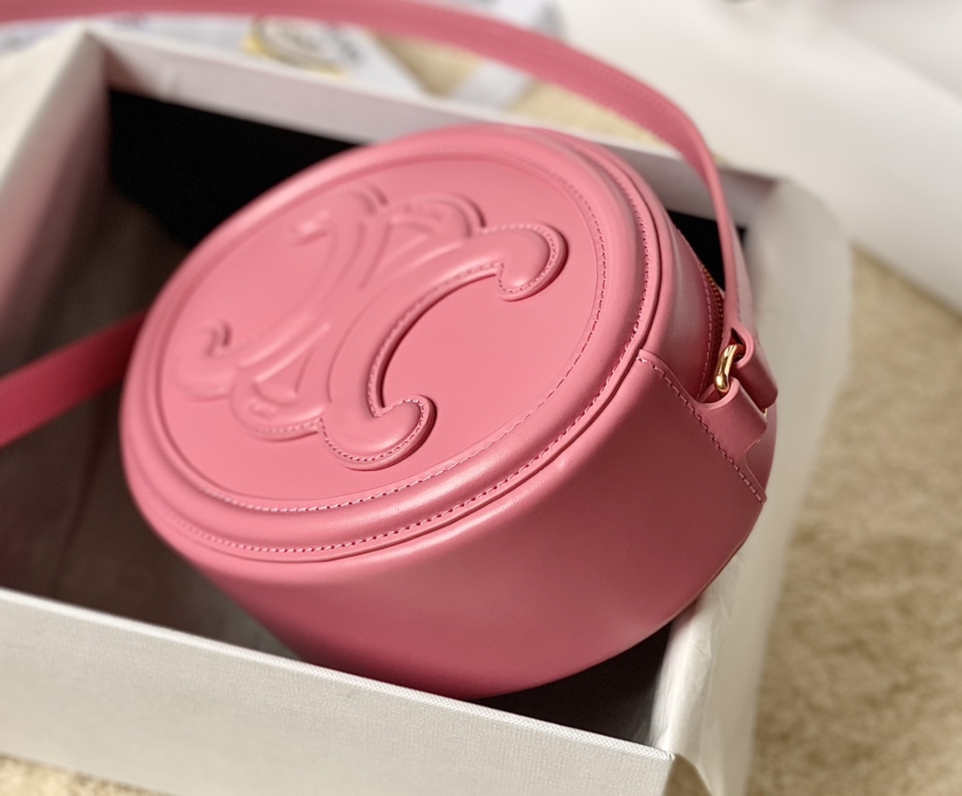 CELINE 光滑牛皮革斜挎椭圆形猪鼻子包 198603粉色