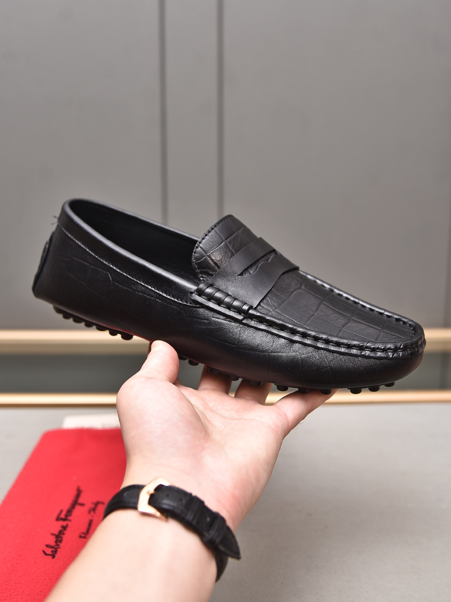 I5  菲拉格慕休闲豆豆鞋正码