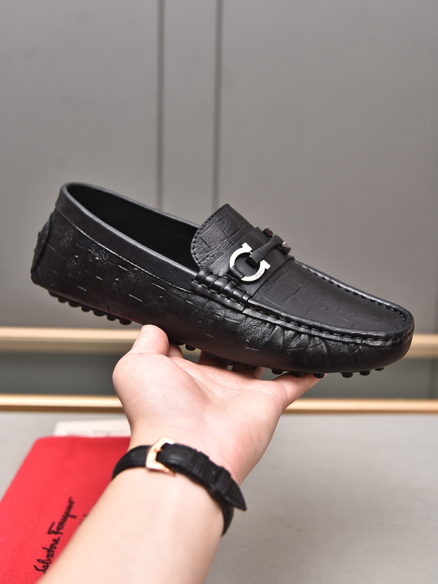 I5  菲拉格慕休闲豆豆鞋正码