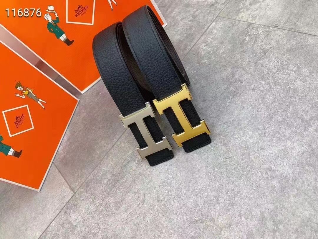 I0 礼物爱马仕男士腰带,精致的小牛皮搭配钢扣亮面五金,双面可用 给人有青春般的感觉,备受众多男士喜欢,宽度3.8cm.配有全套包装.