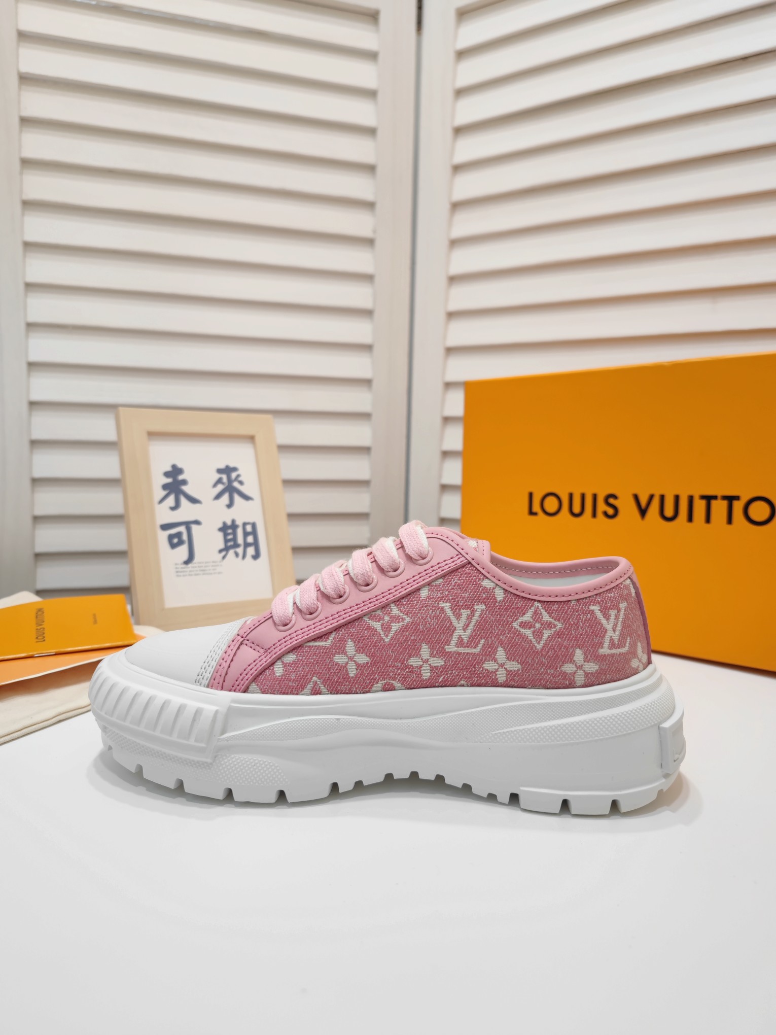 Fashion Designer
 Louis Vuitton Shoes Sneakers Calfskin Canvas Cotton Cowhide Rubber Silk TPU LV Circle High Tops