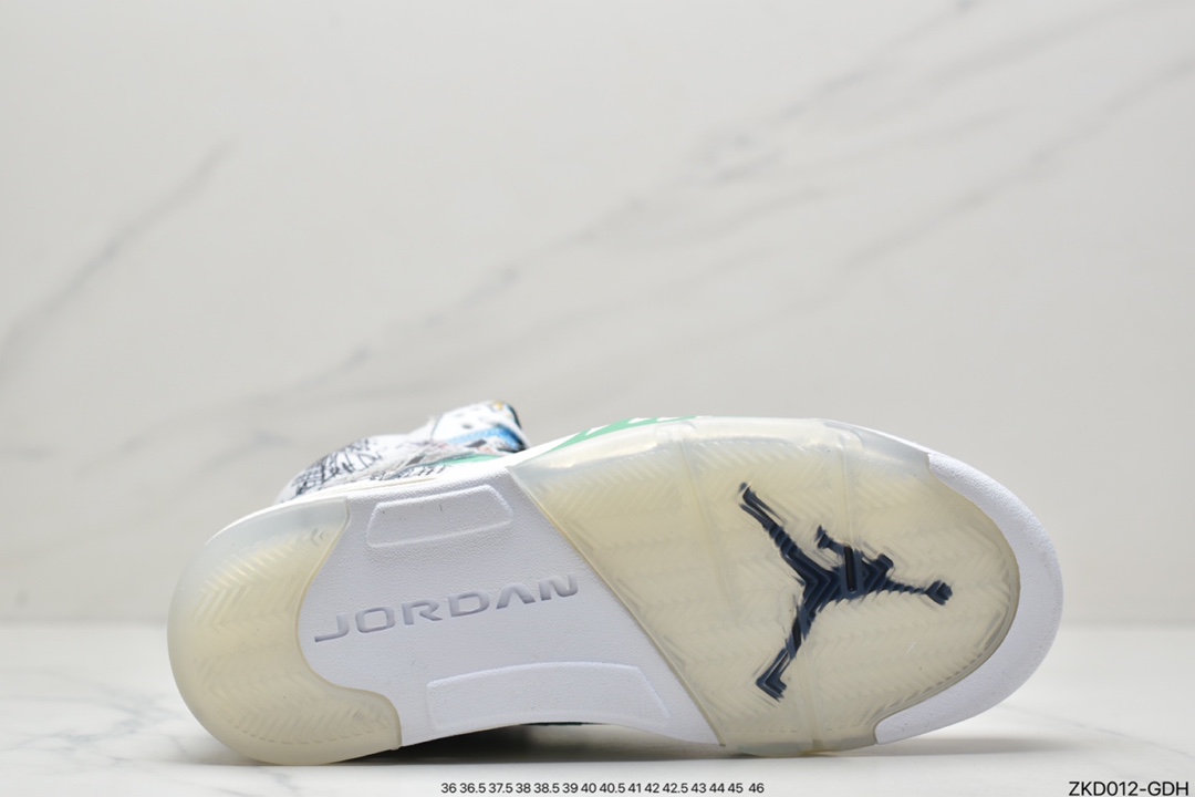 270 乔丹Air Jordan AJ5  Wings 涂鸦  夜光+3M反光」AJ5鞋款整体以白色为主调AV2405-900