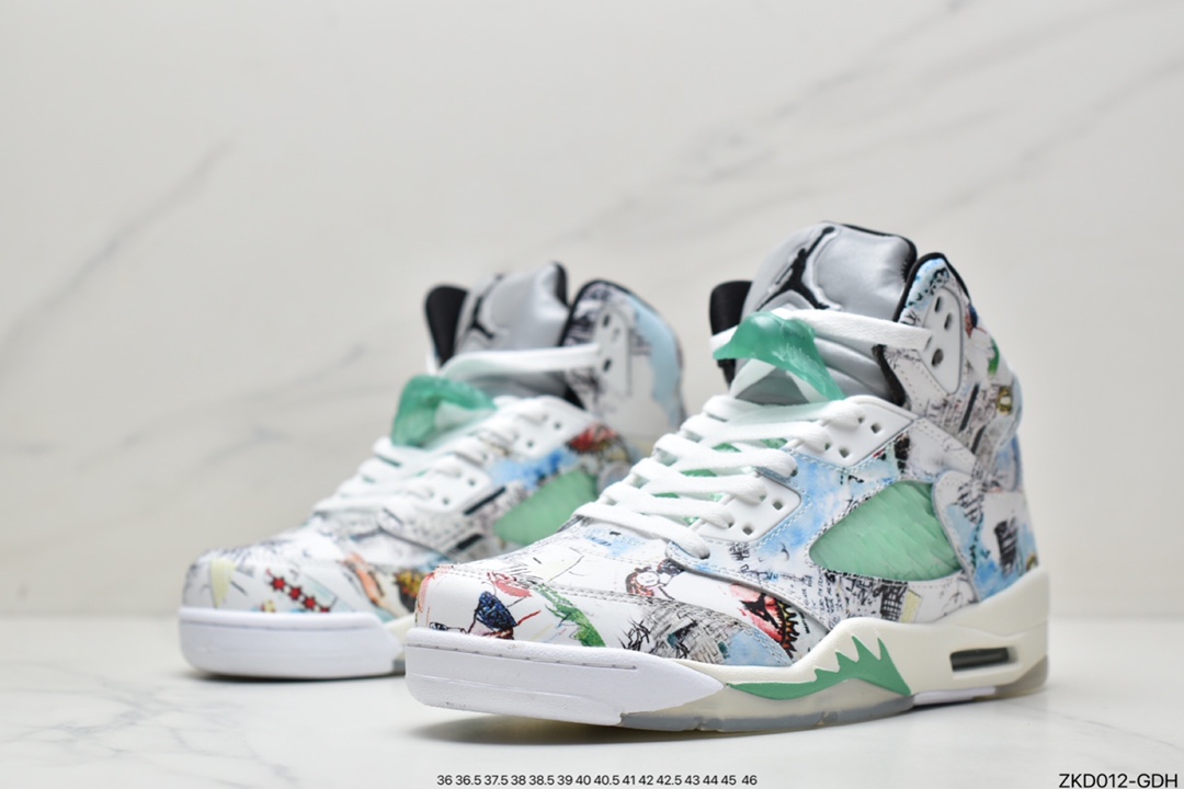 270 乔丹Air Jordan AJ5  Wings 涂鸦  夜光+3M反光」AJ5鞋款整体以白色为主调AV2405-900