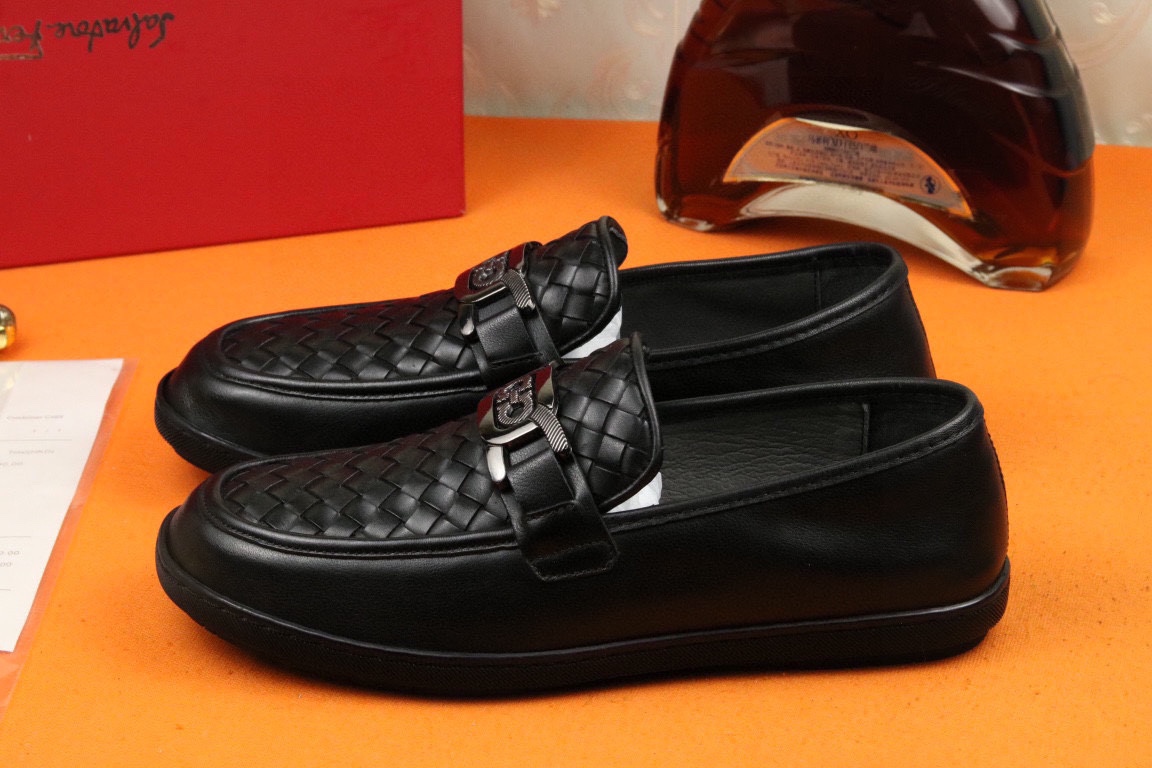 I5  Ferra gamo菲拉格慕官网最新时尚套脚男鞋，顶级原单货，独家首发，精心打造，潮流时尚，绅士格调，鞋面采用进口头层牛皮，透气猪皮里，天然橡胶防滑大底， 时尚舒适。