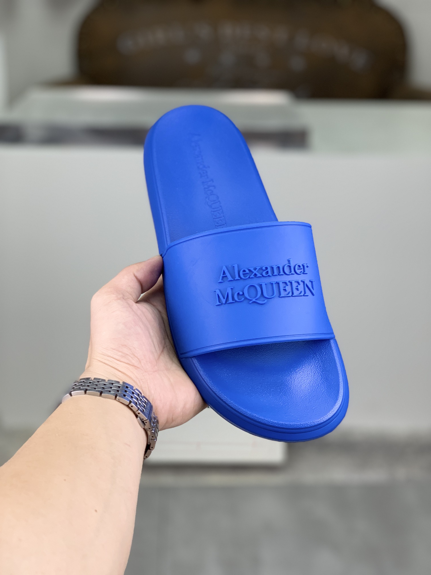 H0  麦昆 Alexander McQueen .MQ情侣款👫拖鞋出货了👏原版私模大底，轻而防滑上脚时尚.百搭，🩴