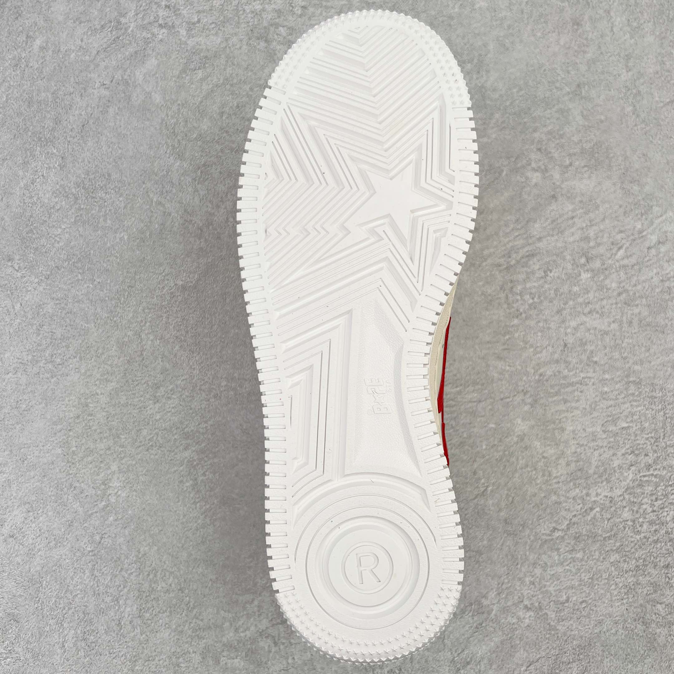 图片[9]-＃C版纯原 Bape Sta To Low 明星同款 猿人头经典漆皮低帮运动休闲板鞋 全套原纸板楦头开发 确保原汁原味 市场最完美低趴版型 一比一鞋头弧度高度鞋身弧度 外贸平台指定订单 匠心打造 开发时长超过半年 独家私模磨具冲刀加持 原厂特供皮料光泽色卡零偏差 内里均采用市场最好的超软原厂填充棉 原数据进口机台高频印压LOGO 最高QC检验标准 控制溢胶瑕疵 深浅定位均保持zp一致 中底嵌入Ortholite缓震材质 全套原包装 包含猿人logo 定制防尘袋 尺码：36 36.5 37 38 38.5 40 40.5 41 42 42.5 43 44 44.5 45 46-选品中心