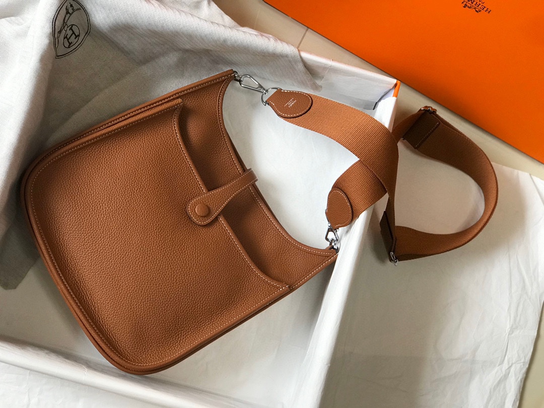 Hermès Evelyne 伊芙琳 28cm - Togo素材の高級ショルダーバッグ