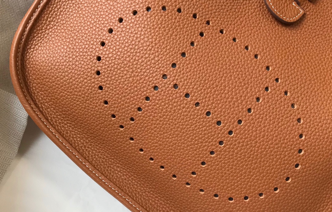 Hermès Evelyne 伊芙琳 28cm - Togo素材の高級ショルダーバッグ