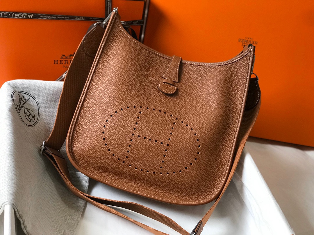 Hermès Evelyne 伊芙琳 28cm - Togo素材の高級ショルダーバッグ