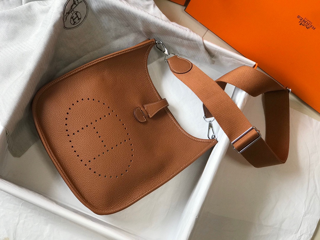 Hermès Evelyne 伊芙琳 28cm - Togo素材の高級ショルダーバッグ