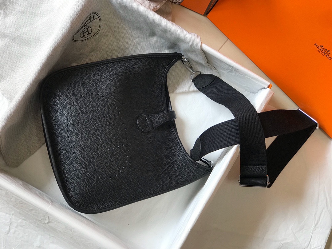 Hermès Evelyne 28cm - Togoレザー・ハンズフリーショルダーバッグ