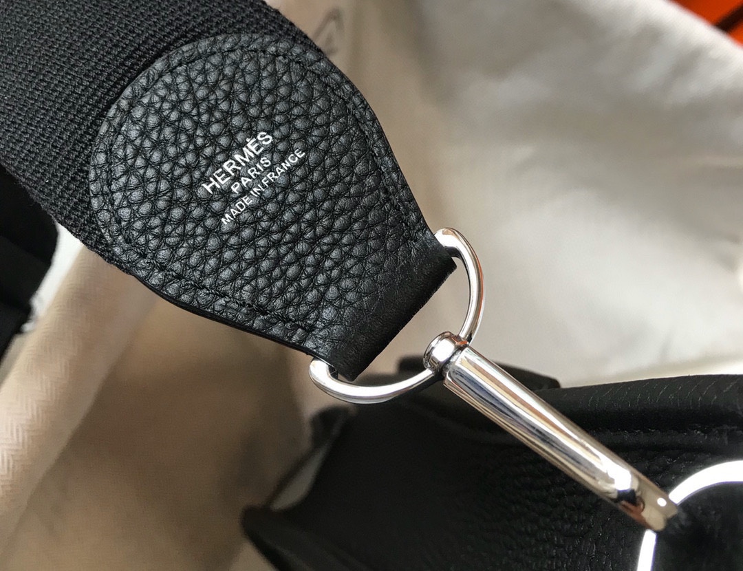 Hermès Evelyne 28cm - Togoレザー・ハンズフリーショルダーバッグ