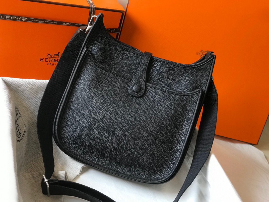 Hermès Evelyne 28cm - Togoレザー・ハンズフリーショルダーバッグ