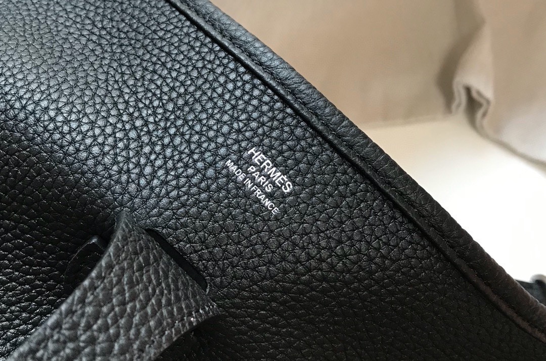 Hermès Evelyne 28cm - Togoレザー・ハンズフリーショルダーバッグ