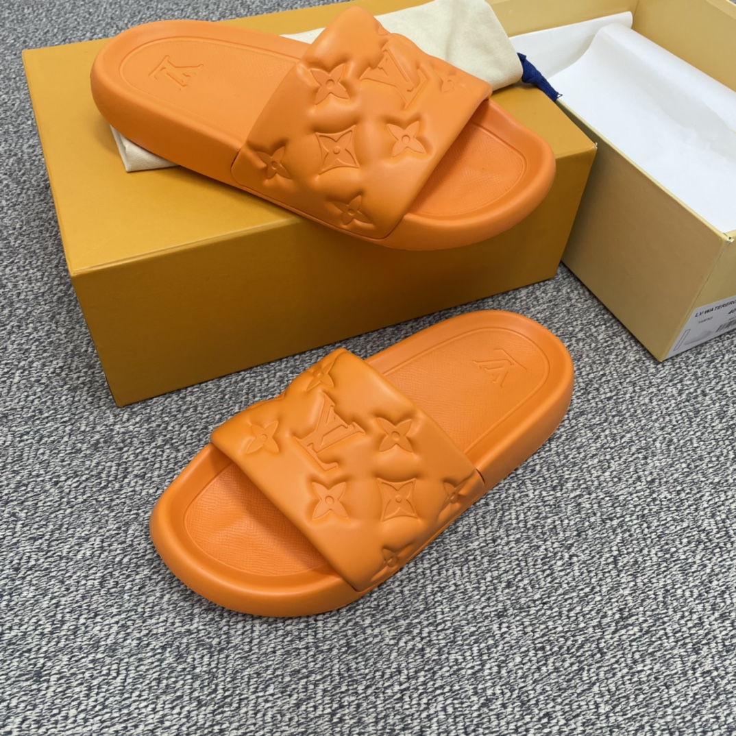 LV路易威登   采用经典的monogram 印花男士凉鞋