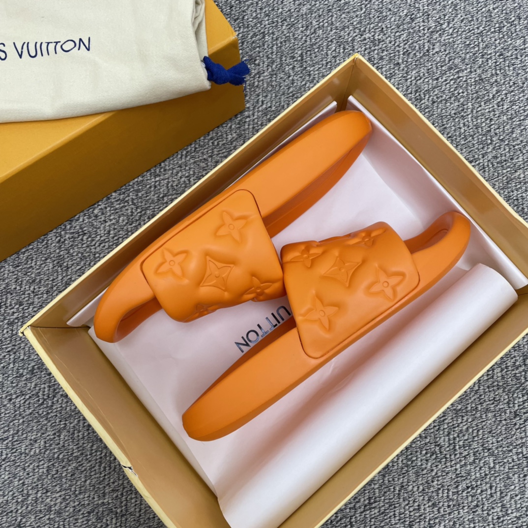 LV路易威登   采用经典的monogram 印花男士凉鞋