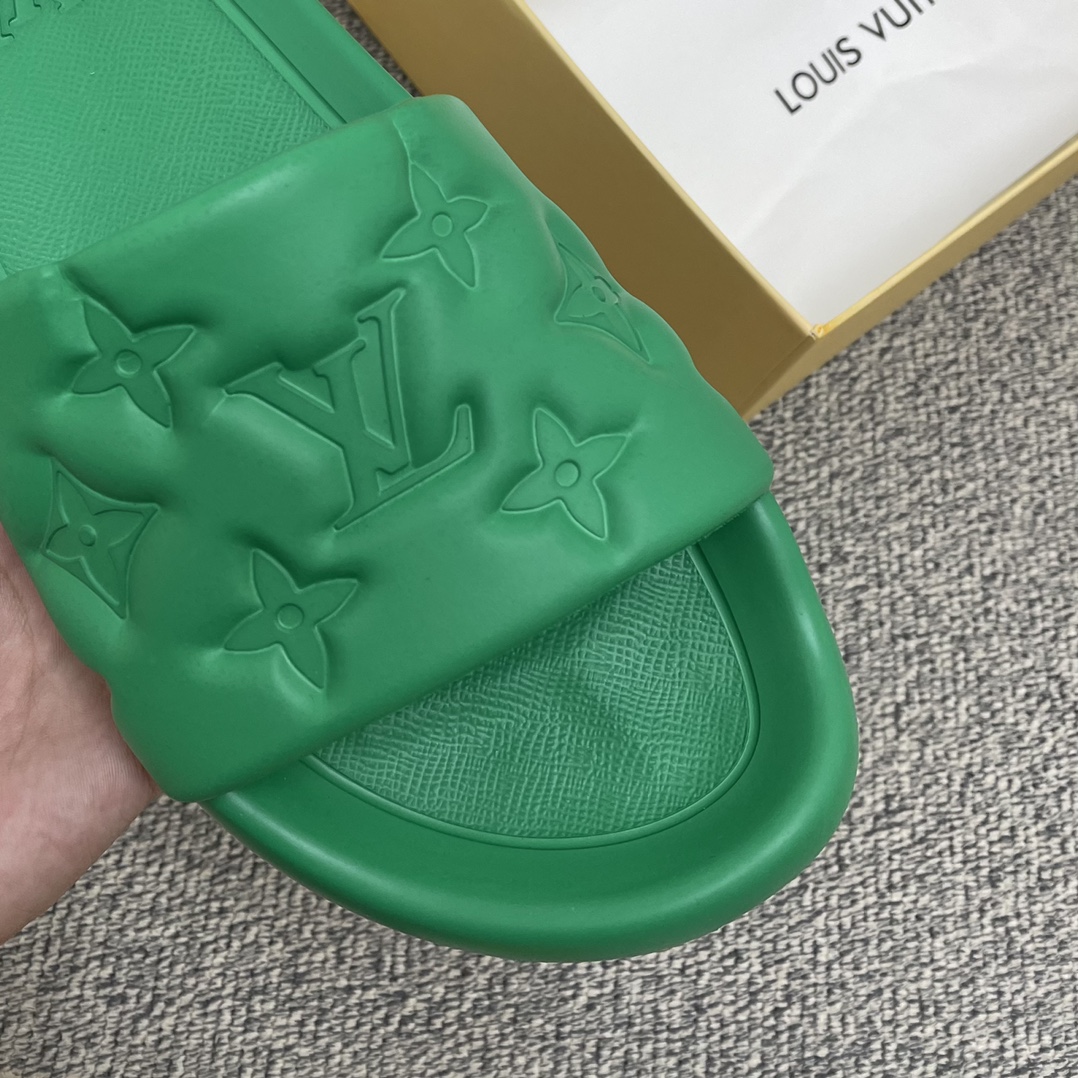 LV路易威登   采用经典的monogram 印花男士凉鞋