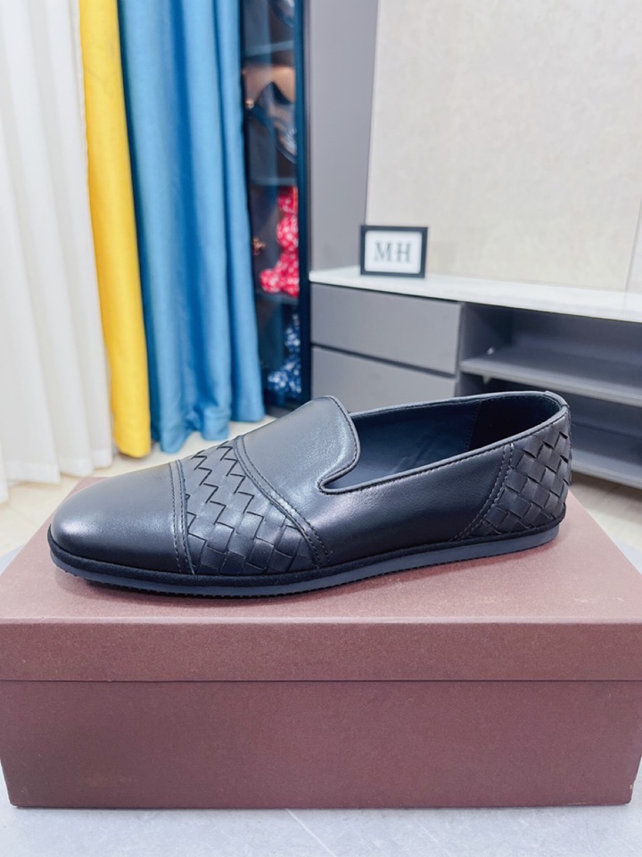 J0  丝绸牛里Bottega Veneta 春款抢先上市经典款豆豆鞋，专柜品质，1:1优质做工，鞋面:原版1:1反绒牛皮搭配➕进口牛皮内里，配原版生胶耐磨大底，高档上档次，潮男必备款，