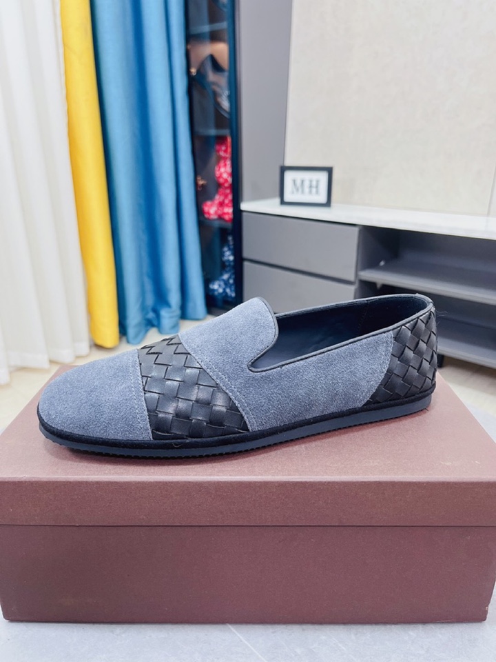 J0  丝绸牛里Bottega Veneta 春款抢先上市经典款豆豆鞋，专柜品质，1:1优质做工，鞋面:原版1:1反绒牛皮搭配➕进口牛皮内里，配原版生胶耐磨大底，高档上档次，潮男必备款，