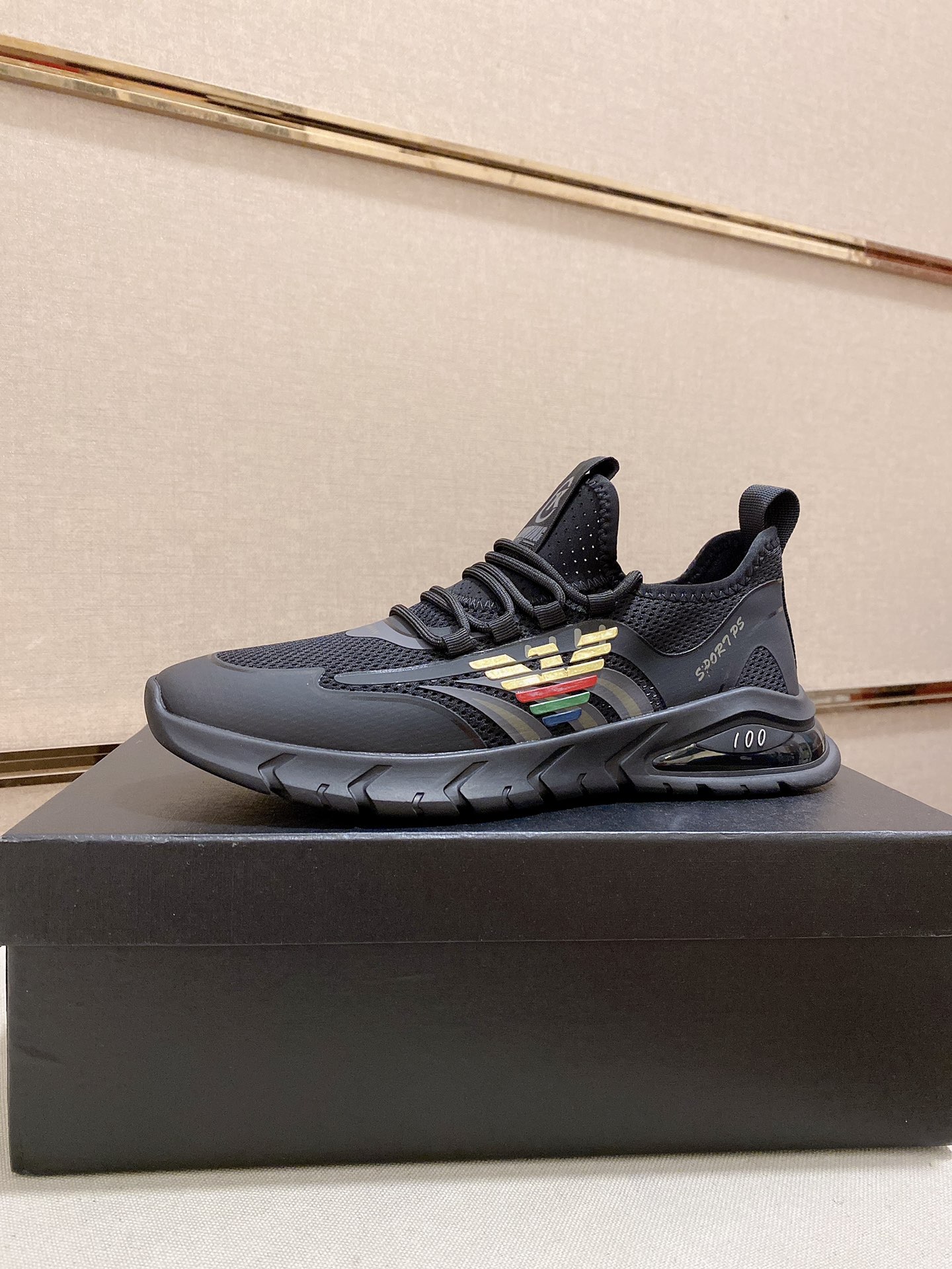 I0 Armani 阿玛尼专柜款同步👍明星同款[色]👍闪亮登场[色]高品质💪采用纯进口高档头层牛皮配透气弹力面，全羊皮内里典雅高贵的色调漫不经心地焕发成熟魅力👍💪完美诠释鞋履最新灵感[拥抱]经典与时尚融为一体 奢华时尚👍高品质 值得信赖👍38—44