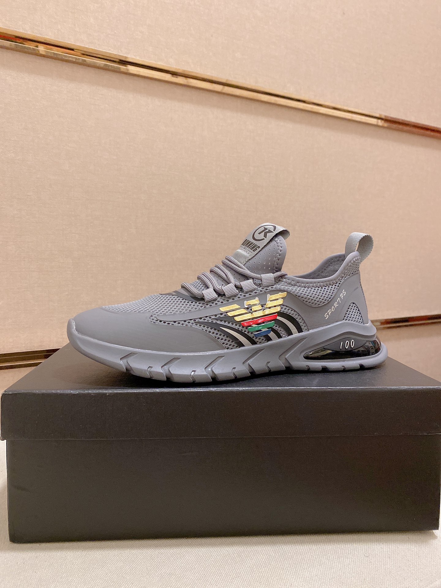 I0 Armani 阿玛尼专柜款同步👍明星同款[色]👍闪亮登场[色]高品质💪采用纯进口高档头层牛皮配透气弹力面，全羊皮内里典雅高贵的色调漫不经心地焕发成熟魅力👍💪完美诠释鞋履最新灵感[拥抱]经典与时尚融为一体 奢华时尚👍高品质 值得信赖👍38—44