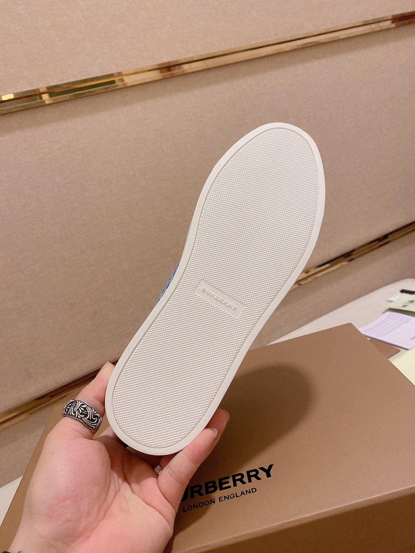 PRECIO DE FÁBRICA: La versión superior de las nuevas zapatillas bajas clásicas para hombre de Burber