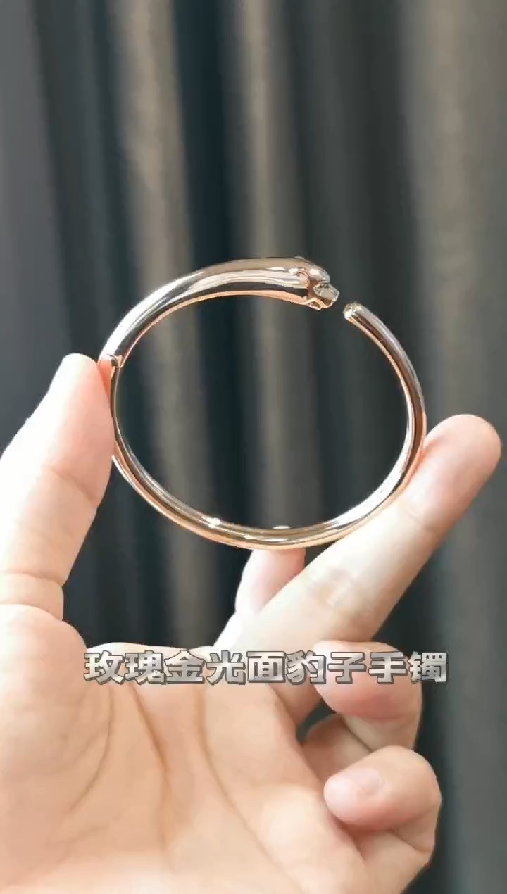 Cartier 玫‮金瑰‬光面 豹‮手子‬镯 视频