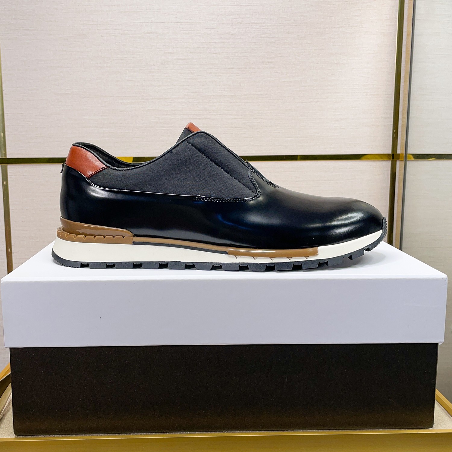 NO:746057,Ber* high-end high-end men's sports shoes, hand-painted leather imported from Italy, ancient hand-dyed technology, top-grade cowhide, imported private mold outsole, simple lines, classic and versatile!  Size38-44 45 can be made,,sneakers,cowhide19860909Ber* 高端精品男士运动鞋,意大利进口擦色手绘皮胚,古法手工染色工艺,顶级牛皮,进口私模大底,线条简约,经典百搭！ Size38-44 45可做,,sneakers,cowhide,Men's shoes