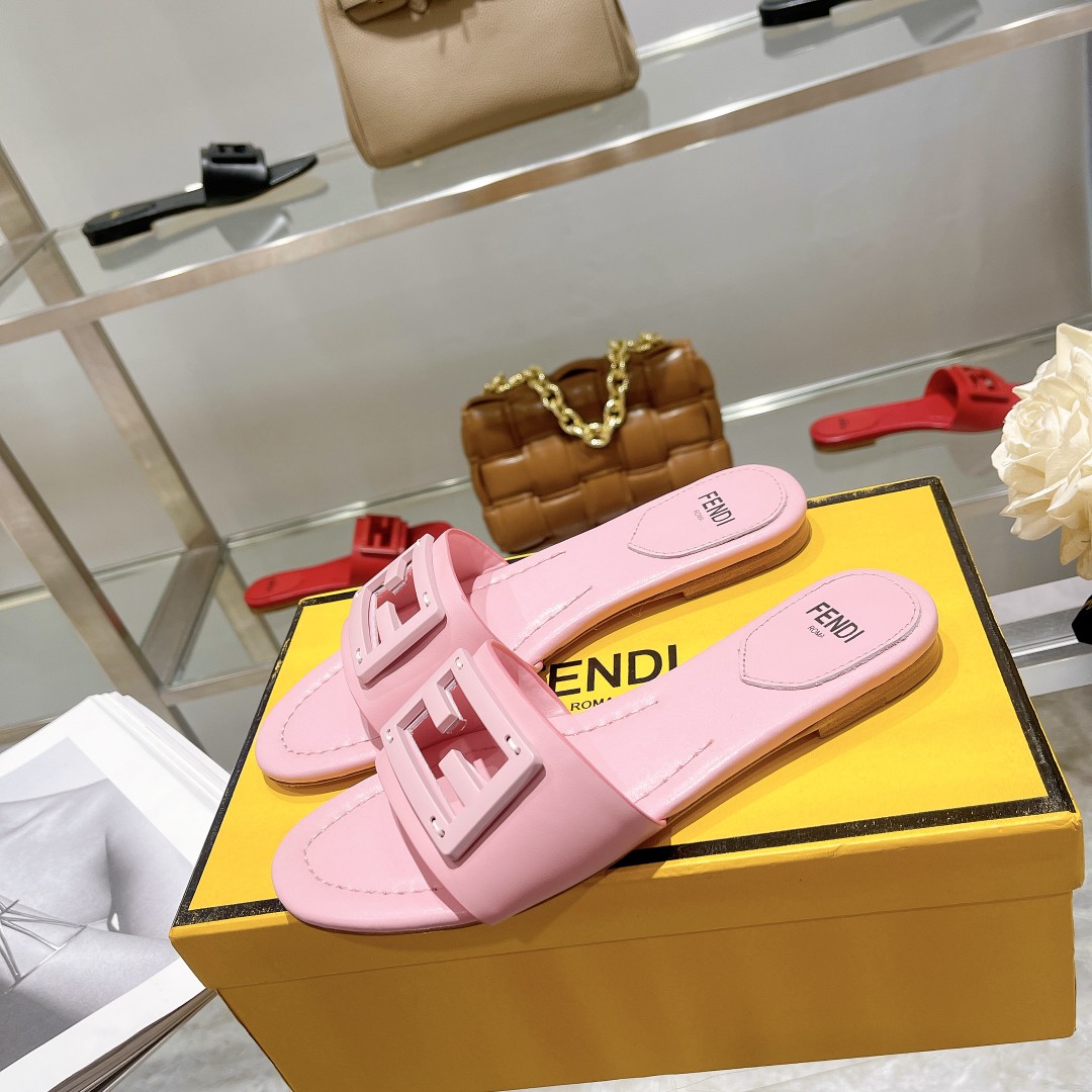 NO:409262,(Top version) Xiaofen flat-soled slippers Baguette. Original and authentic counter. Fabric cowhide inner sheepskin. Foot-cushion sheepskin footrest. Outsole genuine leather outsole/rubber. Size 35-43 (35.41.42.43 can be customized)., slippers, slippers, cowhide, sheepskin, Leather soles19860909（顶级版本） 小芬平底拖鞋Baguette.专柜原装正版. 面料牛皮 内里羊皮. 垫脚羊皮垫脚. 大底真皮大底/橡胶. 尺码35—43（35.41.42.43可订做）.,拖鞋,slippers,cowhide,sheepskin,Leather soles,Women's Shoes