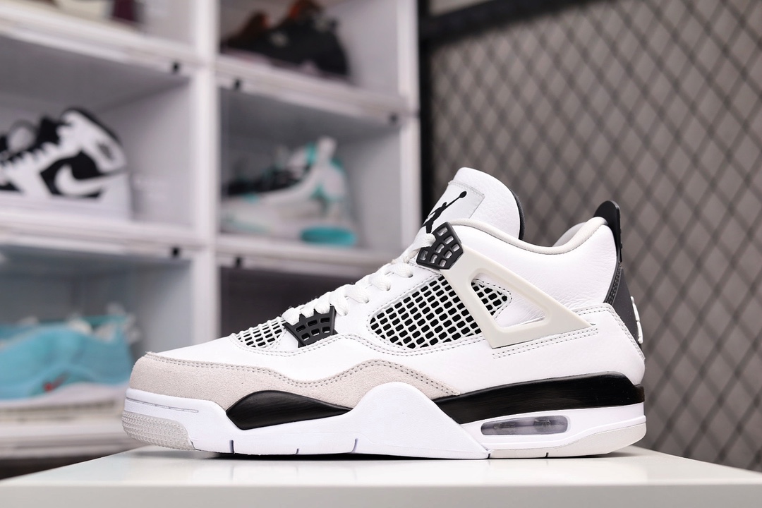 J0 外贸大厂出品 Air Jordan 4 Retro“Military Black” 灰白黑小白水泥配色 市场最强性价比原盒原配 独家配原鞋拆解开发原楦原纸板开发 全市场最纯正四代版型原底真实气垫 回弹反馈充足完美鞋楦打造 市面最高工艺 一切细节如图实拍，所见所得原装头层皮冲裁 仅皮料成本碾压市售“伪纯原”558QS