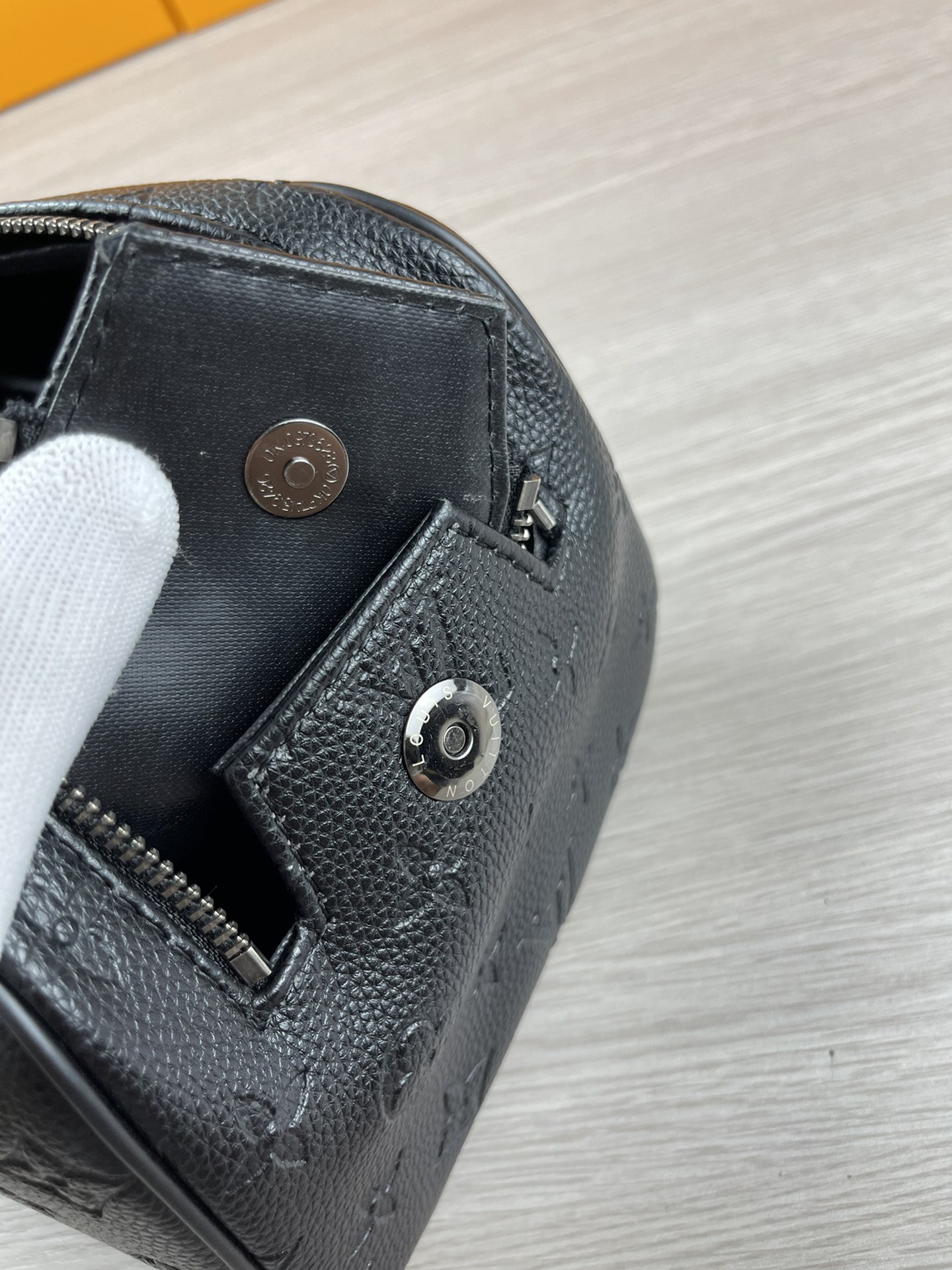 Lychee Pattern Cosmetic Bag M47528 - Size Comparison Lychee pattern cosmetic bag size comparison