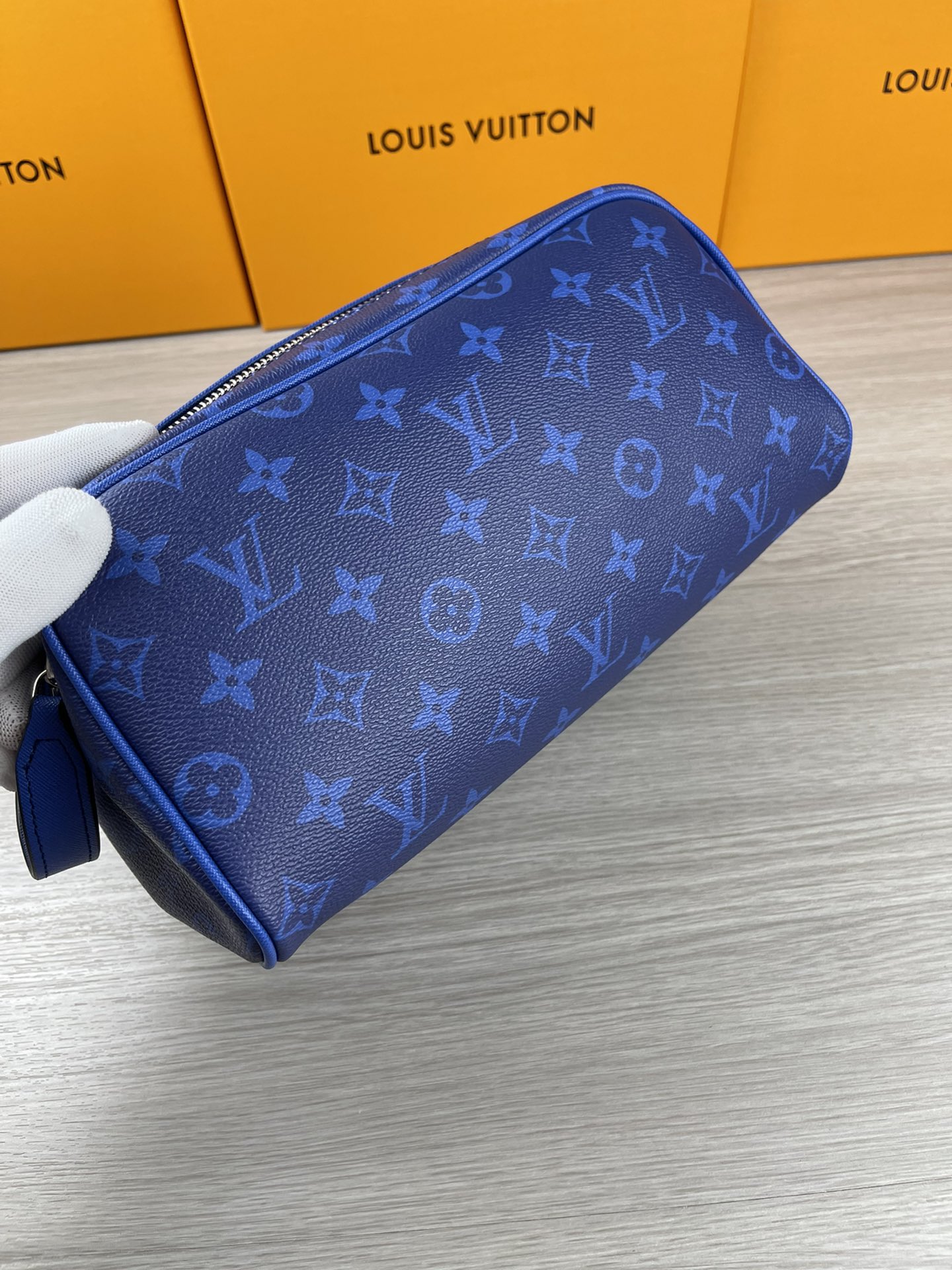 Blue Floral Cosmetic Bag M47528 - Close-Up of Zipper and Floral Print Close-up of blue floral cosmetic bag zipper and floral print