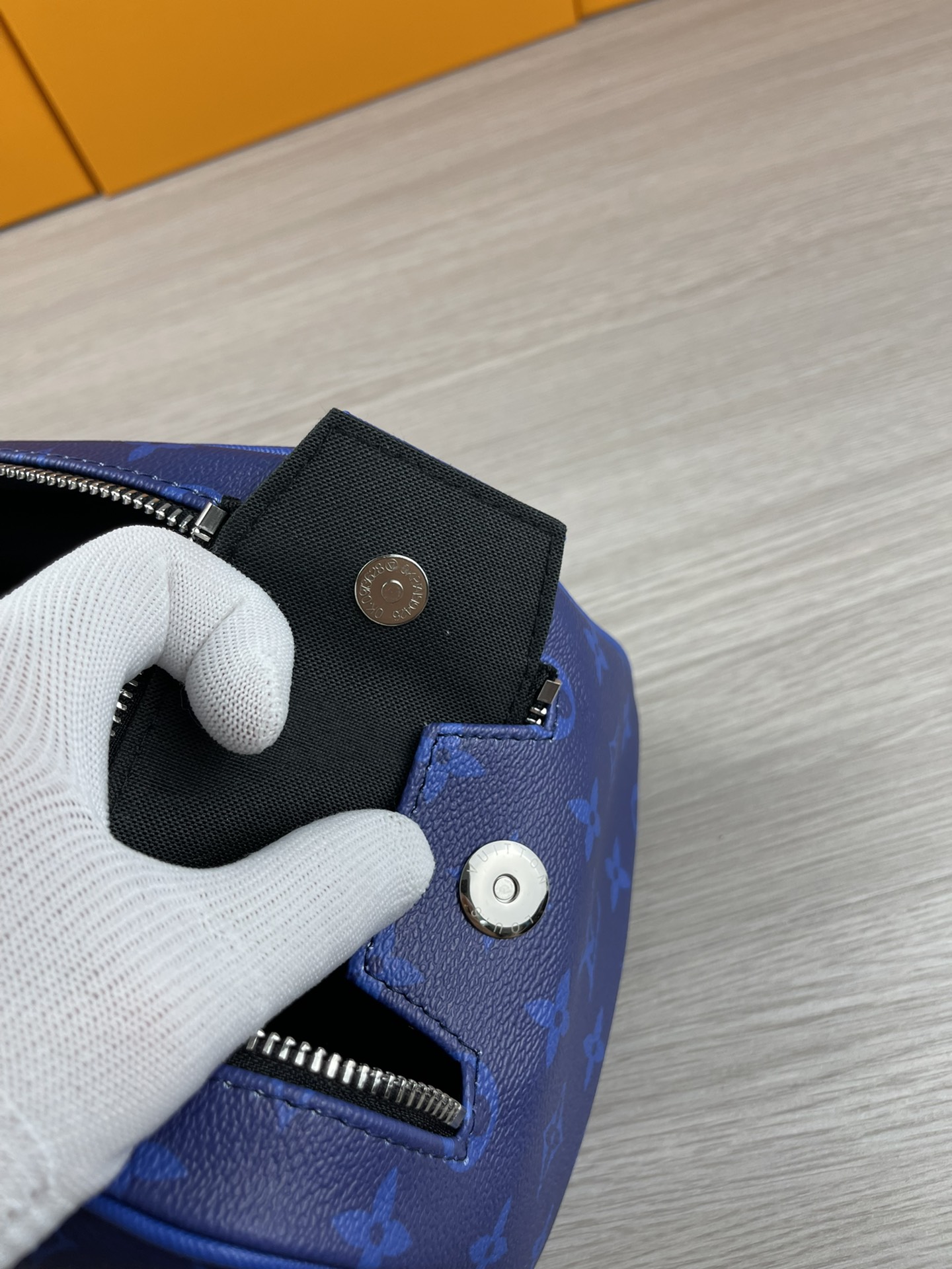 Blue Floral Cosmetic Bag M47528 - Size Comparison Blue floral cosmetic bag size comparison