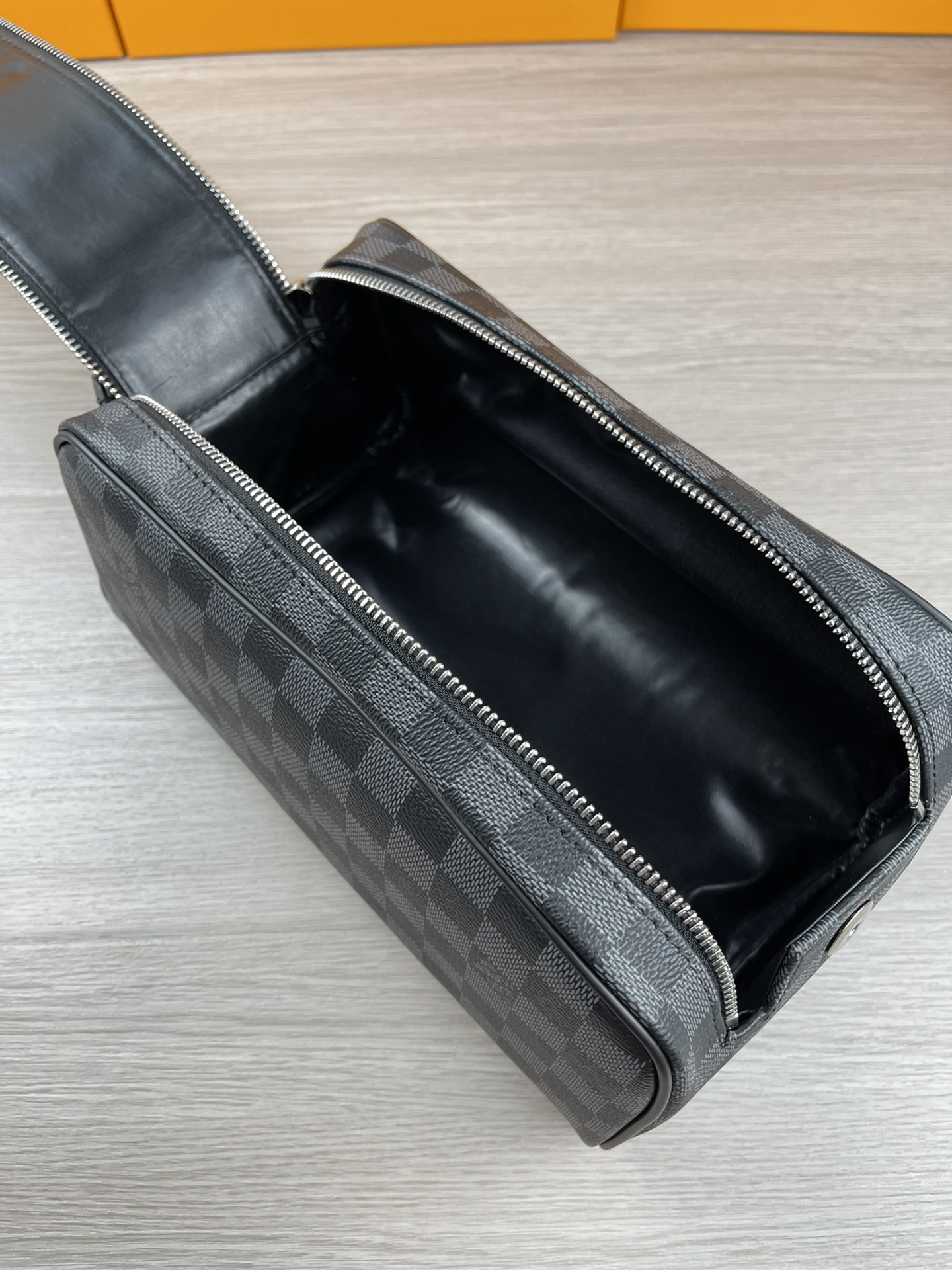 Black Cosmetic Bag M47528 - Size Comparison Black cosmetic bag size comparison