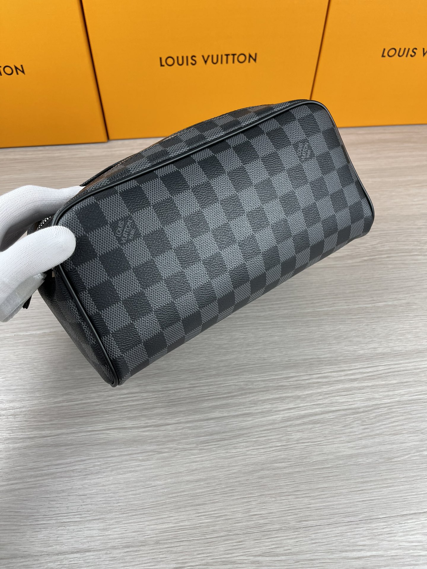 Black Cosmetic Bag M47528 - Close-Up of Zipper and Canvas Close-up of black cosmetic bag zipper and canvas texture