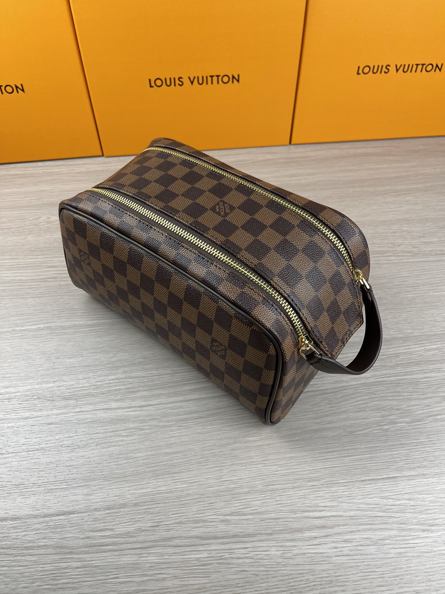 Cosmetic Bag M47528 in brown canvas, front view