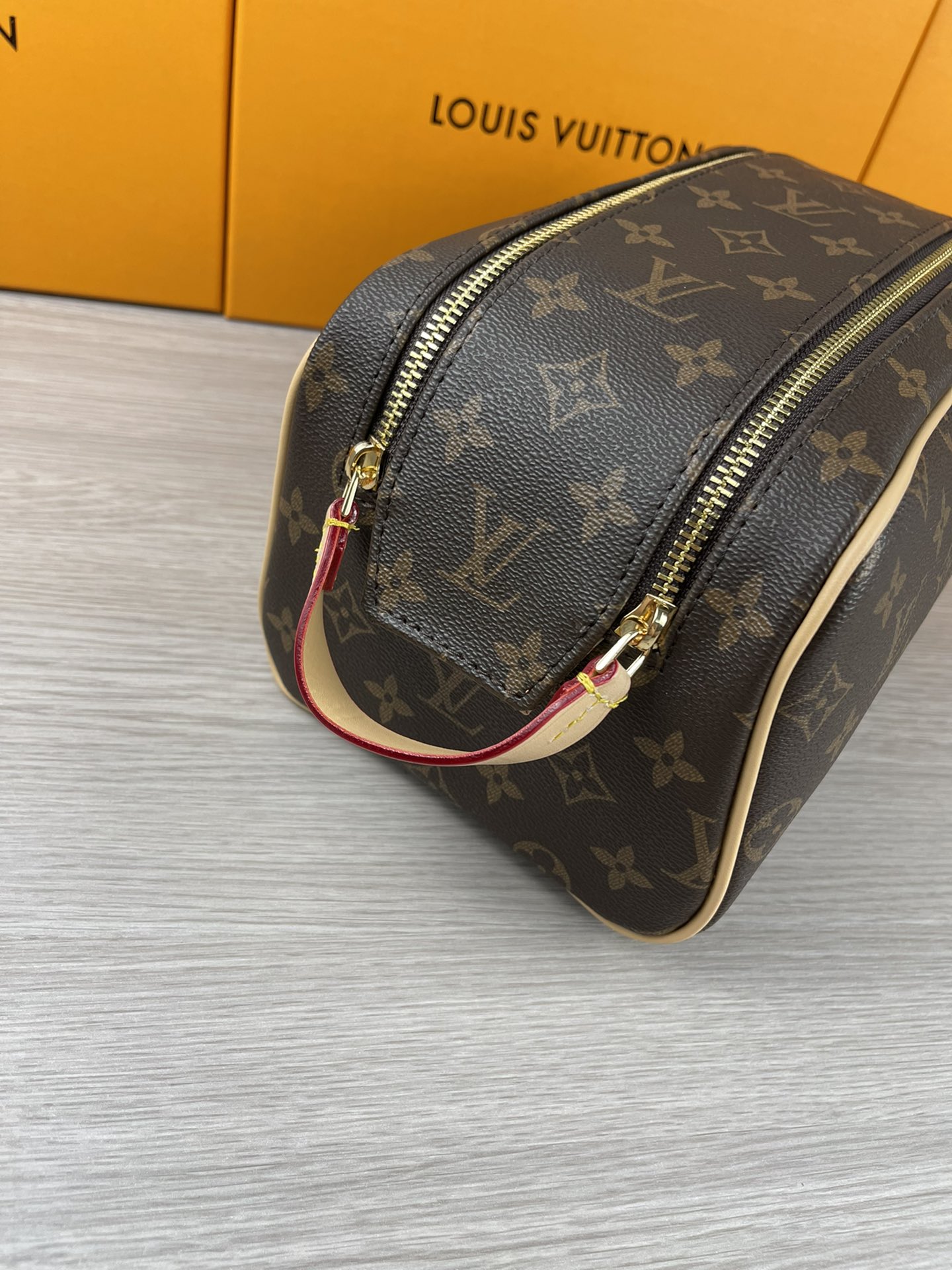 Cosmetic Bag M47528 - Side view
