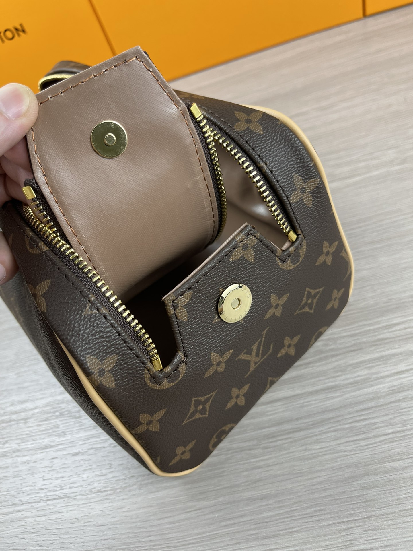 Cosmetic Bag M47528 - Interior Detail
