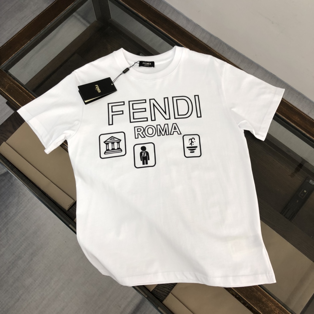 🔥FENDI 芬迪 新款上市 专柜系列纯棉T恤！全新设计灵感，极具时尚代表性！精致logo设计！手感舒适透气！绝非一般的YY之作！极为时尚耐看有腔调，上身效果高端大气，极致有型的百搭款！尺码：M-xxxL