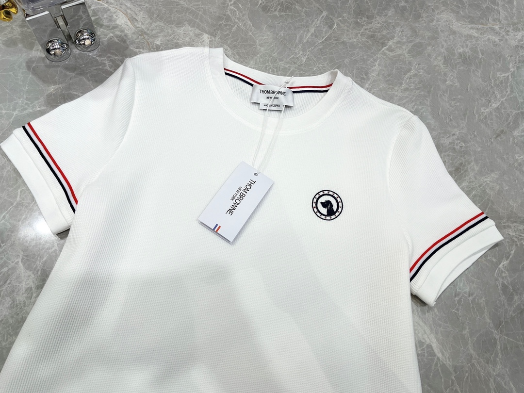 Exclusive Thom Browne Women’s Suit: Classic Design, High Quality, College Style Details - 图片 3