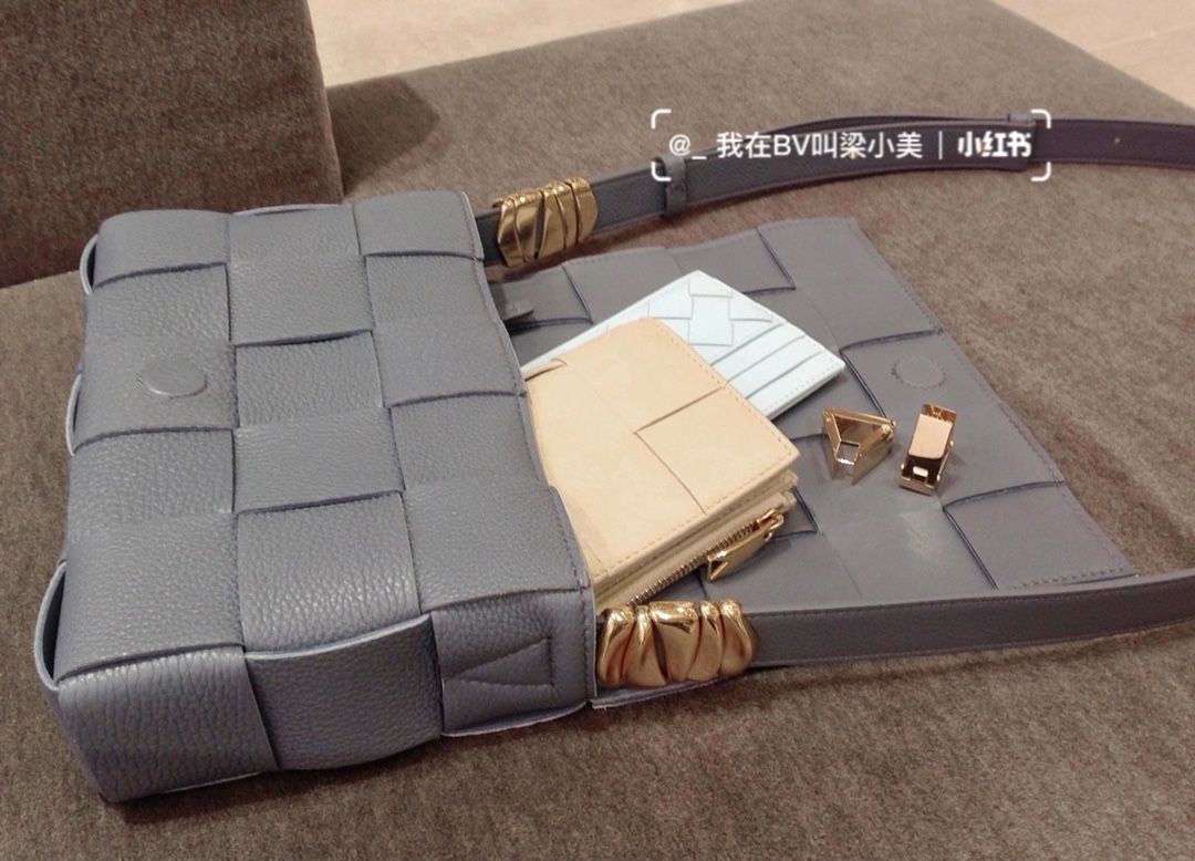 Bottega Veneta CASSETTE 23CM BAG 666870闪电灰