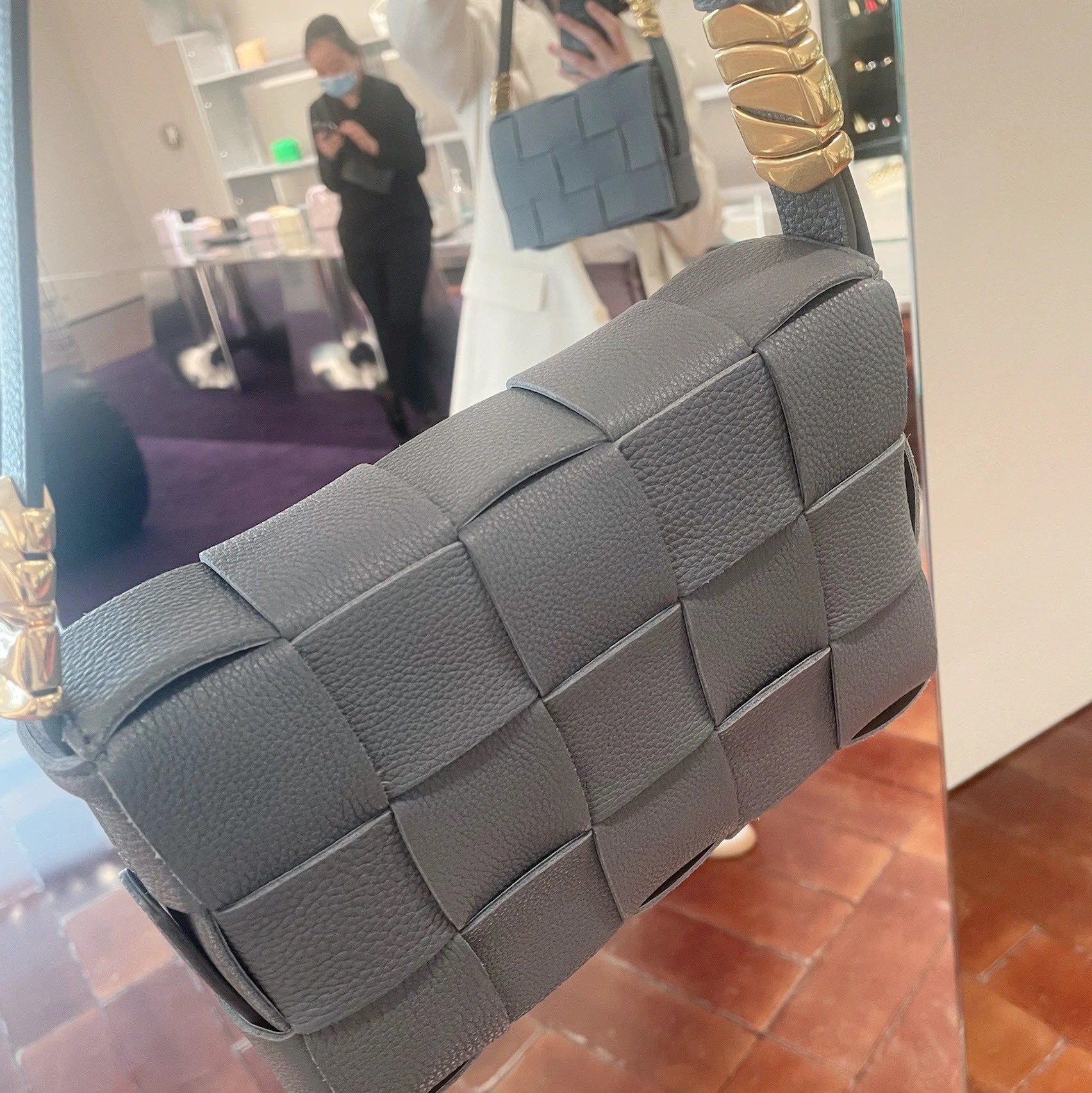 Bottega Veneta CASSETTE 23CM BAG 666870闪电灰