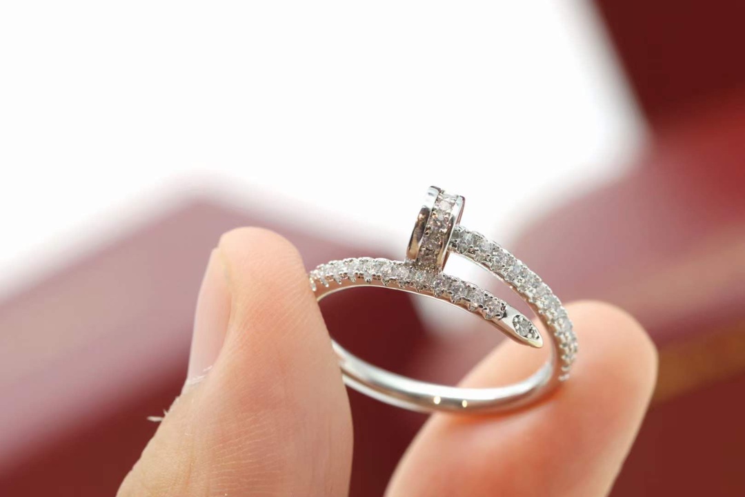 Cartier 卡地亚/Cartier 窄版钉子戒指 银色 满钻款