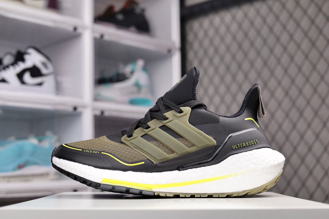 H0 公司级 Adidas Ultra Boost 21 Consortium S23896 阿迪达斯新款厚底爆米花跑鞋较UB20增加6%Boost，全掌Boost将缓震和能量回馈再一次进行了升级，提供更好的舒适穿着体验，UB7.0 J5 oPrimeknit编织工艺，S型Heel Counter提供更加精准锁定后跟，带来出众的后跟包裹，LEP创新大底延续马牌橡胶大底，同时新加入LEP结构，为每一步提供更多动力及更好回弹669YF