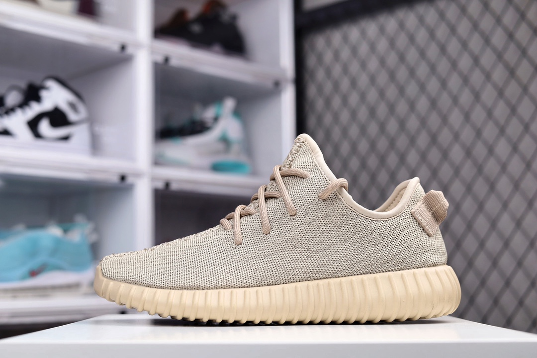 H0 外贸纯原最高版本 Yeezy Boost 350 V1 巴斯夫真爆 原厂原档案开发，原盒原标，原厂大颗粒巴斯夫真爆，釆用原厂飞织鞋面，鞋身皮料还包括内裡皮料都来自原厂，包括提拉、鞋头弧度、中线定针全部还原公司，细节做工比对发售原鞋633DJ