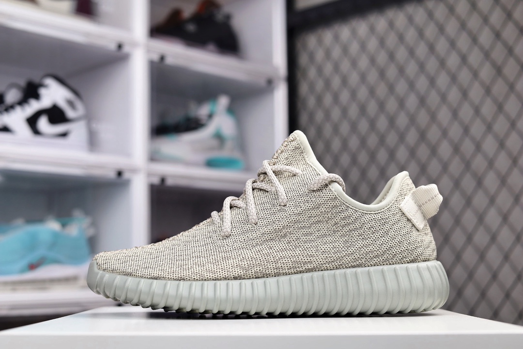 H0 外贸纯原最高版本 Yeezy Boost 350 V1 巴斯夫真爆 原厂原档案开发，原盒原标，原厂大颗粒巴斯夫真爆，釆用原厂飞织鞋面，鞋身皮料还包括内裡皮料都来自原厂，包括提拉、鞋头弧度、中线定针全部还原公司，细节做工比对发售原鞋633DJ