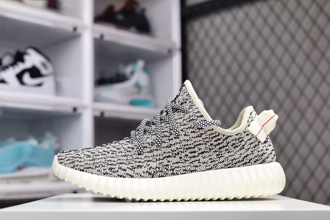 H0 外贸纯原最高版本 Yeezy Boost 350 V1 巴斯夫真爆 原厂原档案开发，原盒原标，原厂大颗粒巴斯夫真爆，釆用原厂飞织鞋面，鞋身皮料还包括内裡皮料都来自原厂，包括提拉、鞋头弧度、中线定针全部还原公司，细节做工比对发售原鞋633DJ